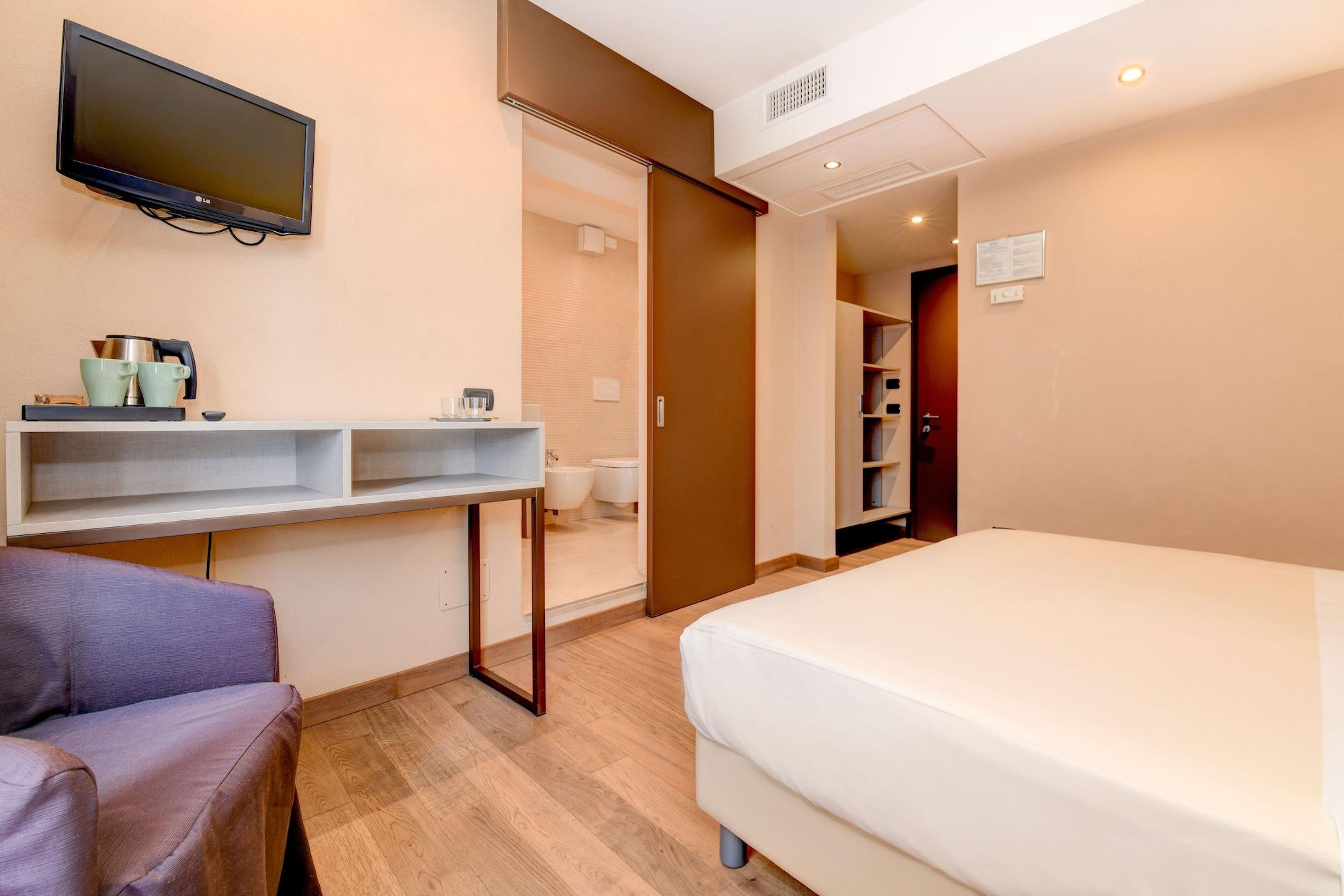 Hotel Tripoli เดเซนซาโนเดลการ์ดา ภายนอก รูปภาพ