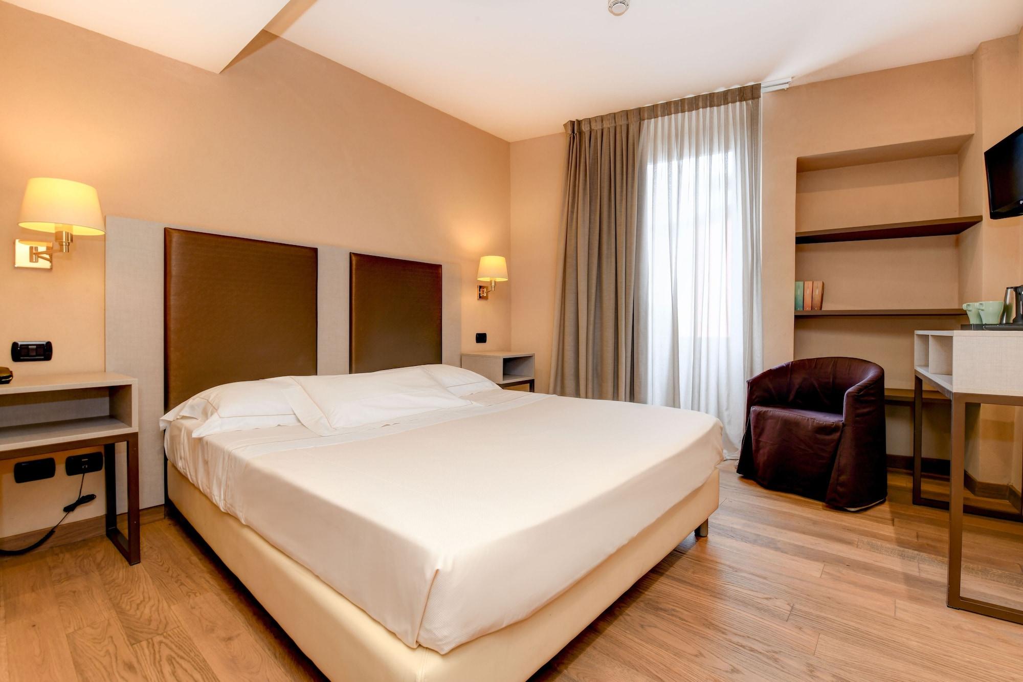 Hotel Tripoli เดเซนซาโนเดลการ์ดา ภายนอก รูปภาพ