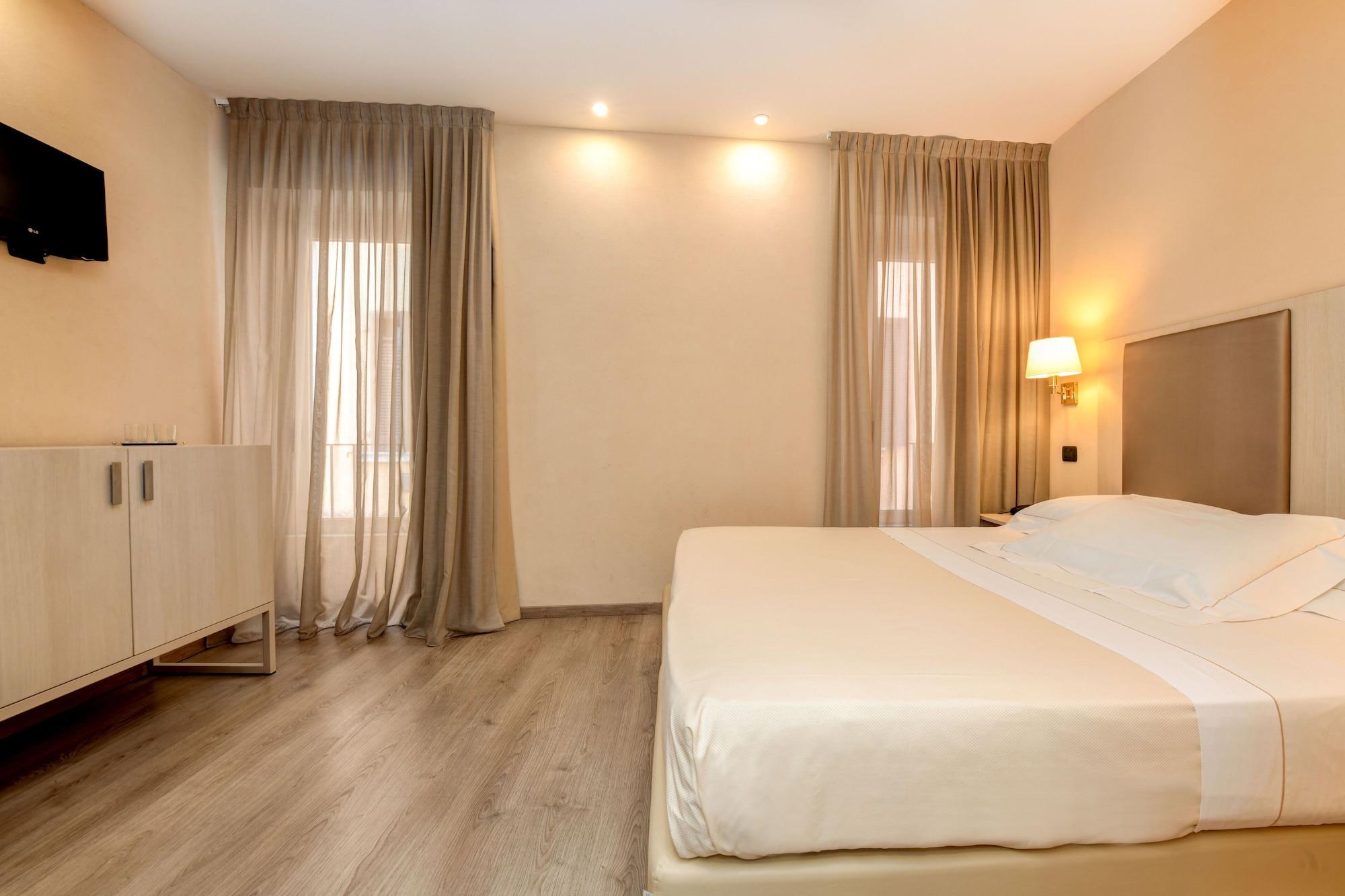 Hotel Tripoli เดเซนซาโนเดลการ์ดา ภายนอก รูปภาพ
