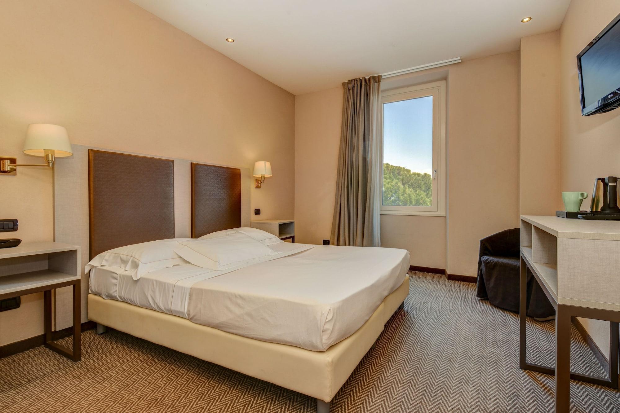 Hotel Tripoli เดเซนซาโนเดลการ์ดา ภายนอก รูปภาพ