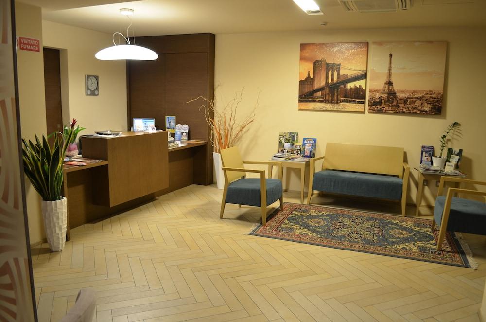 Hotel Tripoli เดเซนซาโนเดลการ์ดา ภายนอก รูปภาพ