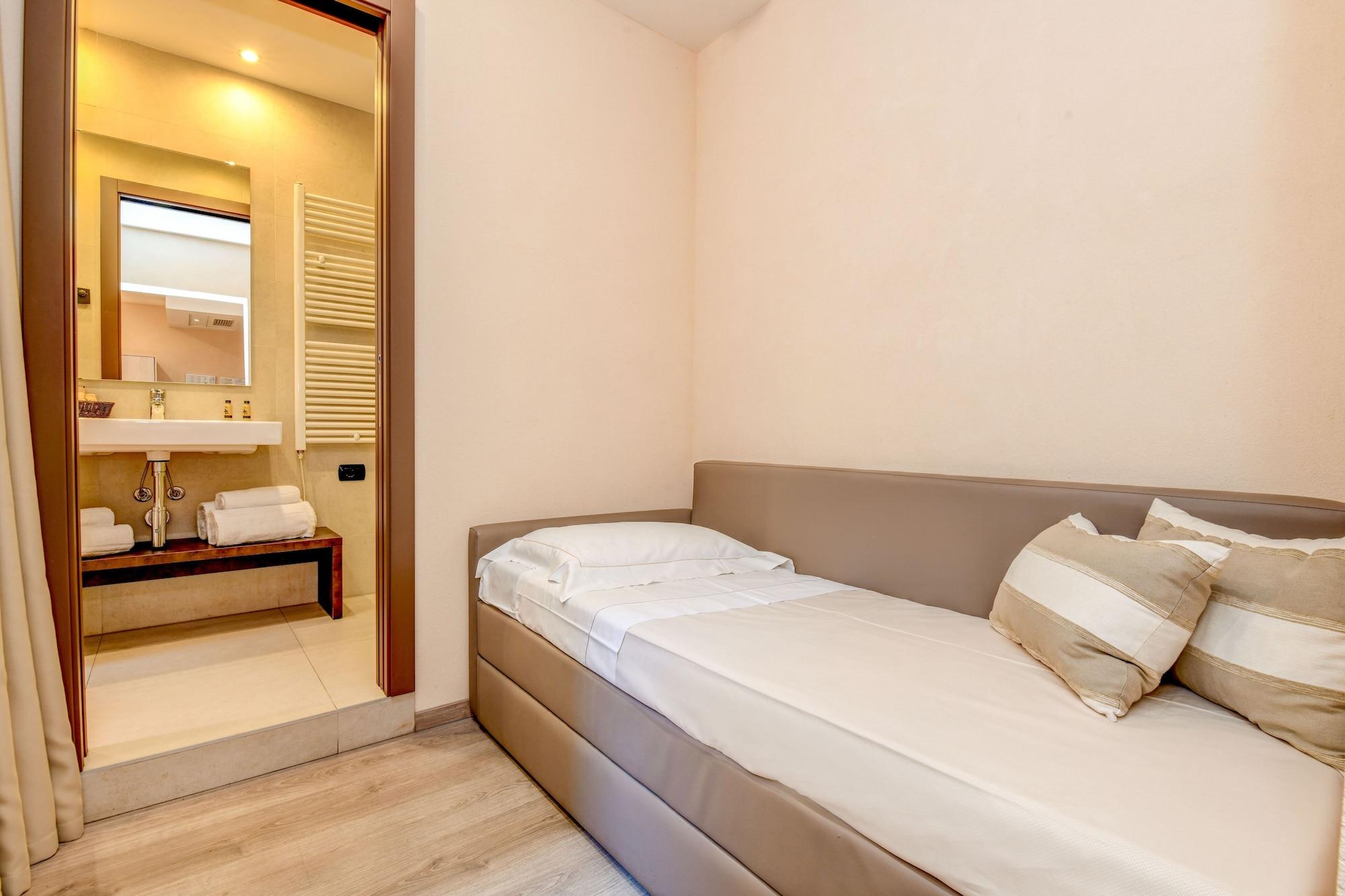 Hotel Tripoli เดเซนซาโนเดลการ์ดา ภายนอก รูปภาพ