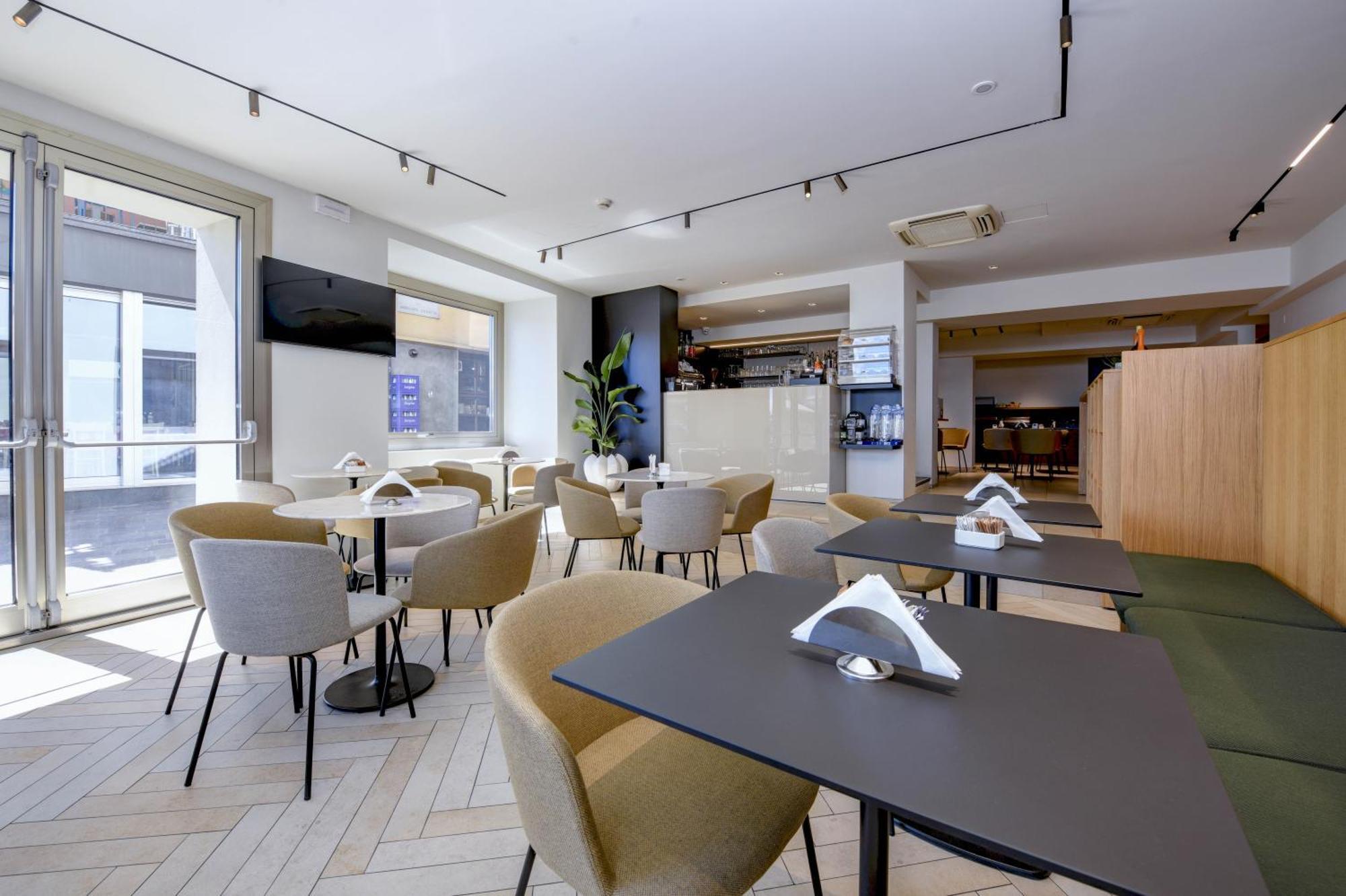Hotel Tripoli เดเซนซาโนเดลการ์ดา ภายนอก รูปภาพ
