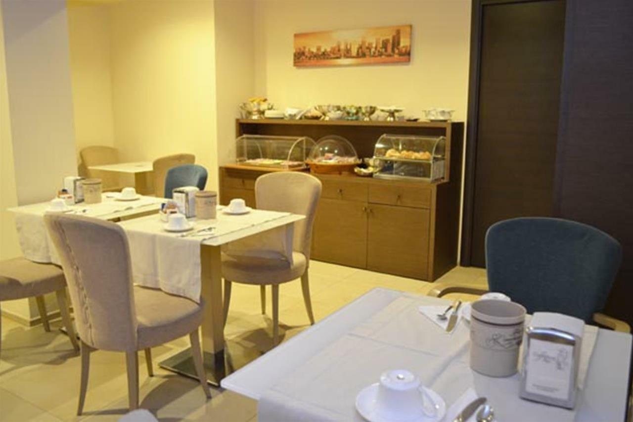 Hotel Tripoli เดเซนซาโนเดลการ์ดา ภายนอก รูปภาพ