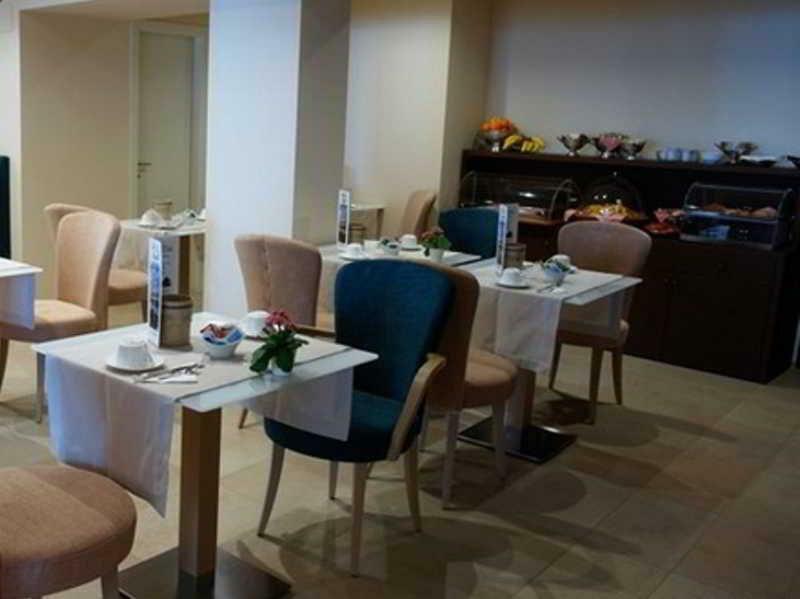 Hotel Tripoli เดเซนซาโนเดลการ์ดา ภายนอก รูปภาพ